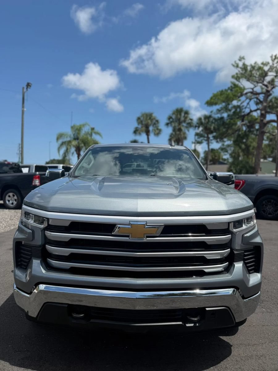 Used 2024 Chevrolet Silverado 1500 LT AWD/4WD image 2