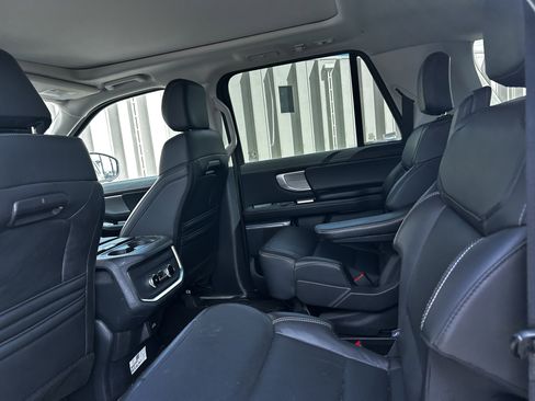Certified 2025 Ford Expedition Max Platinum AWD/4WD image 11