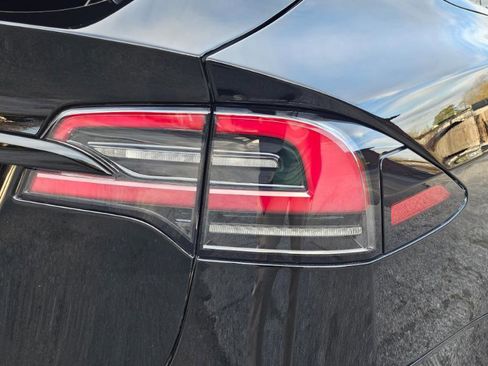 Used 2022 Tesla Model X image 20