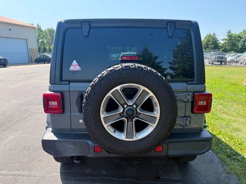 Used 2018 Jeep Wrangler Unlimited Sahara w/ Dual Top Group AWD/4WD image 2