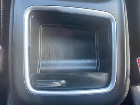 Used 2019 Chrysler Pacifica Touring-L Plus image 22