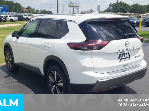 Used 2025 Nissan Rogue SL AWD/4WD image 10