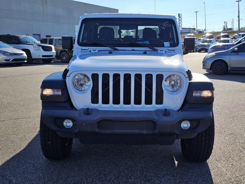 Used 2020 Jeep Gladiator Sport w/ Quick Order Package 24S image 2