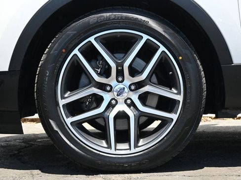 Used 2018 Ford Explorer Sport w/ Equipment Group 401A AWD/4WD image 9