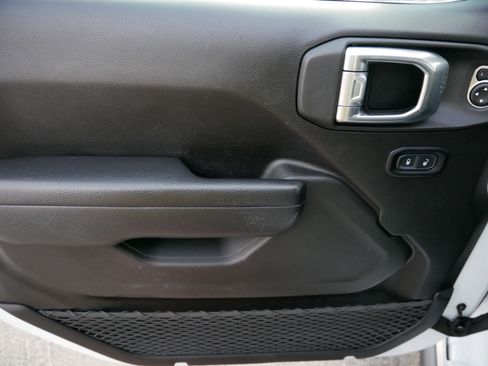 Used 2024 Jeep Wrangler Unlimited Rubicon image 31