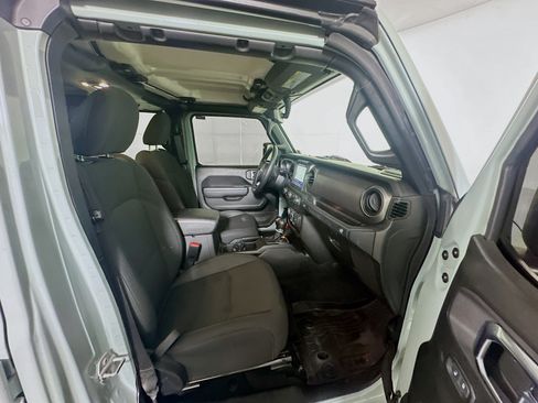 Used 2023 Jeep Wrangler Unlimited w/ Cold Weather Group AWD/4WD image 29