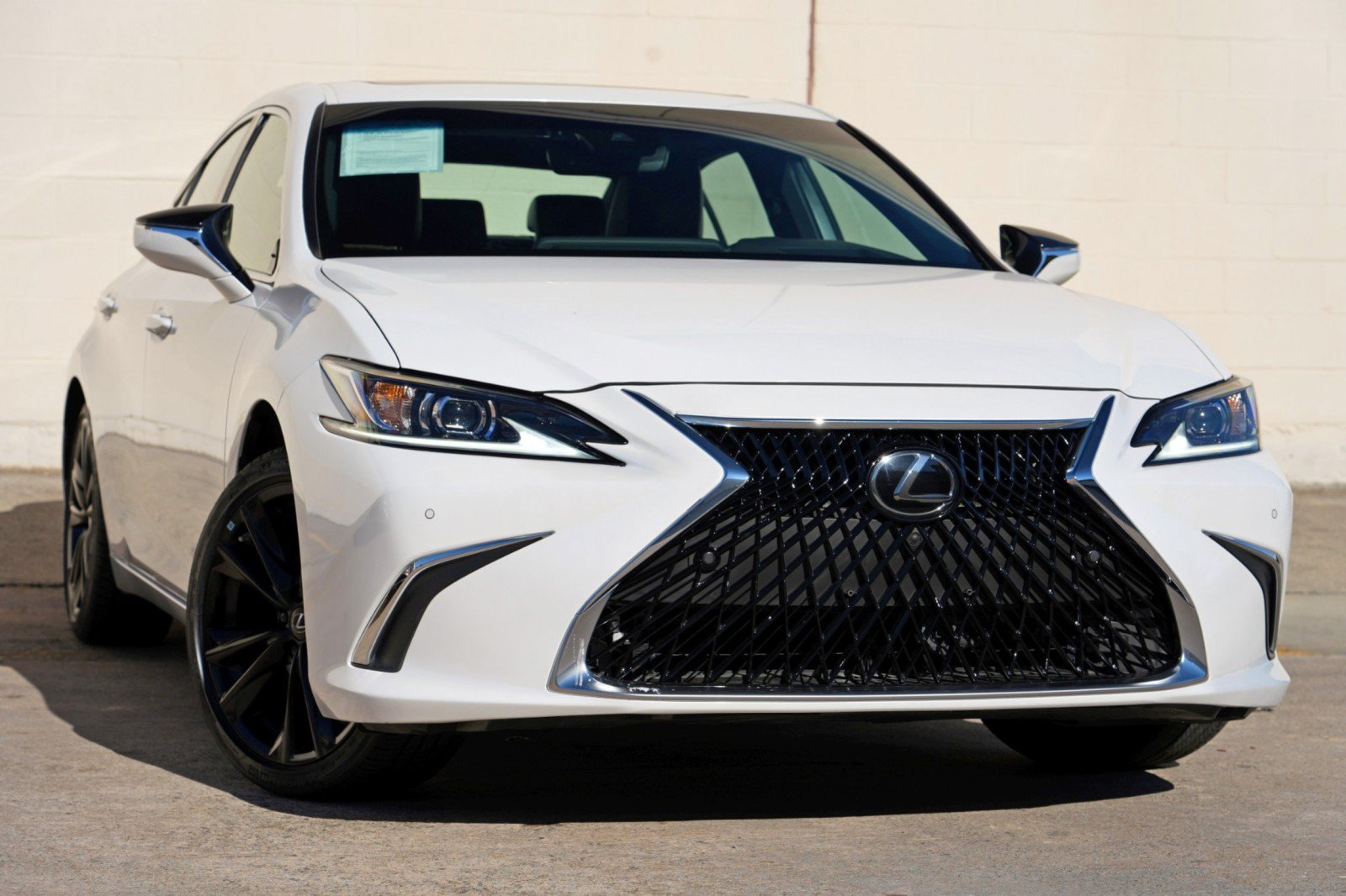 Used 2024 Lexus ES 300h w/ Premium Package FWD image 4