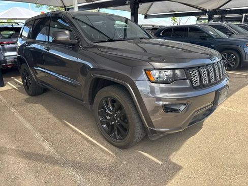 Used 2017 Jeep Grand Cherokee Altitude AWD/4WD image 3