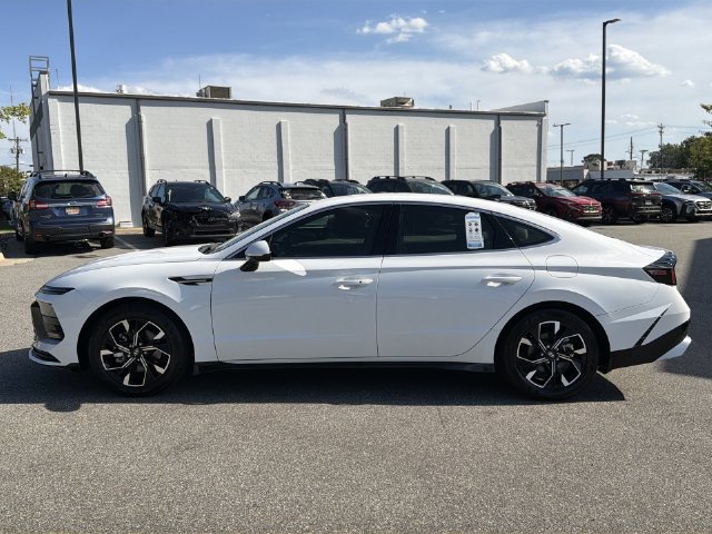 Certified 2025 Hyundai Sonata SEL AWD/4WD image 10
