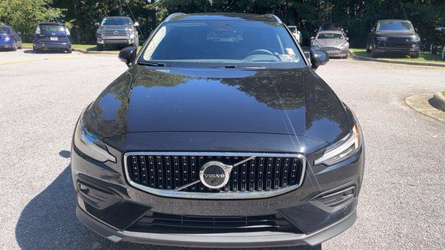Used 2026 Volvo V60 B5 Cross Country Ultra AWD/4WD image 3