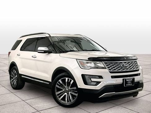 Used 2017 Ford Explorer Platinum AWD/4WD image 2