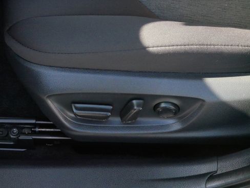 Used 2018 Toyota Camry LE image 20