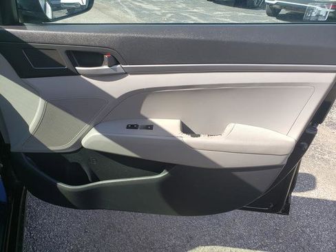 Used 2017 Hyundai Elantra SE image 16