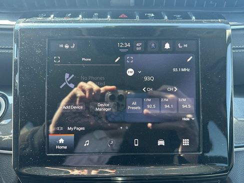 Used 2023 Jeep Grand Cherokee Laredo w/ Luxury Tech Group I AWD/4WD image 39