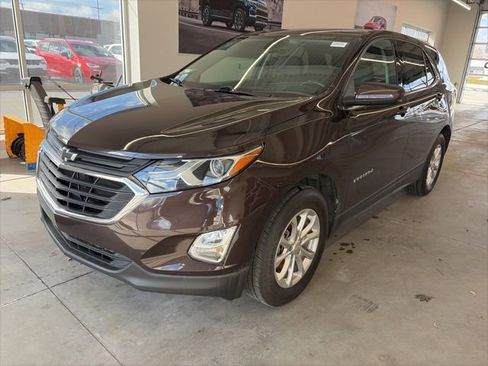 Used 2020 Chevrolet Equinox LT w/ Driver Convenience Package image 1