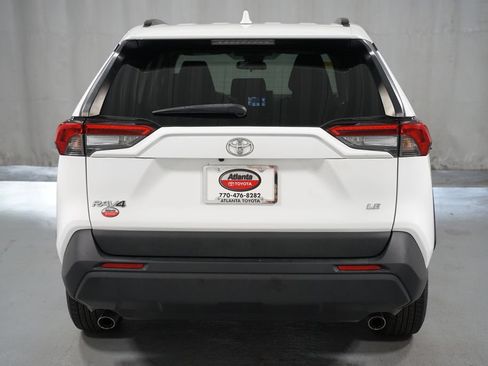 Used 2021 Toyota RAV4 LE FWD image 7