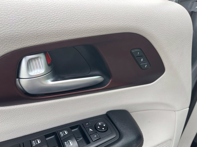 Used 2019 Chrysler Pacifica Limited FWD image 8