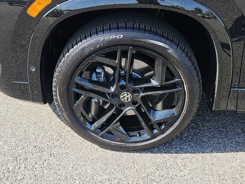 Certified 2026 Volkswagen Tiguan SE R-Line AWD/4WD image 7