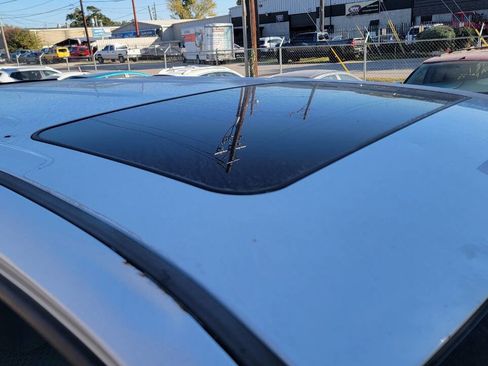 Used 2012 Toyota Tundra 4x4 CrewMax image 12