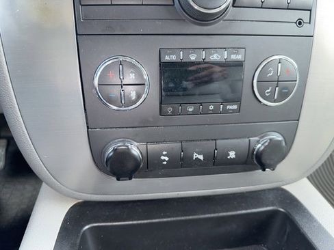 Used 2011 GMC Yukon XL 2500 SLT w/ SLT-2 Equipment Package image 50