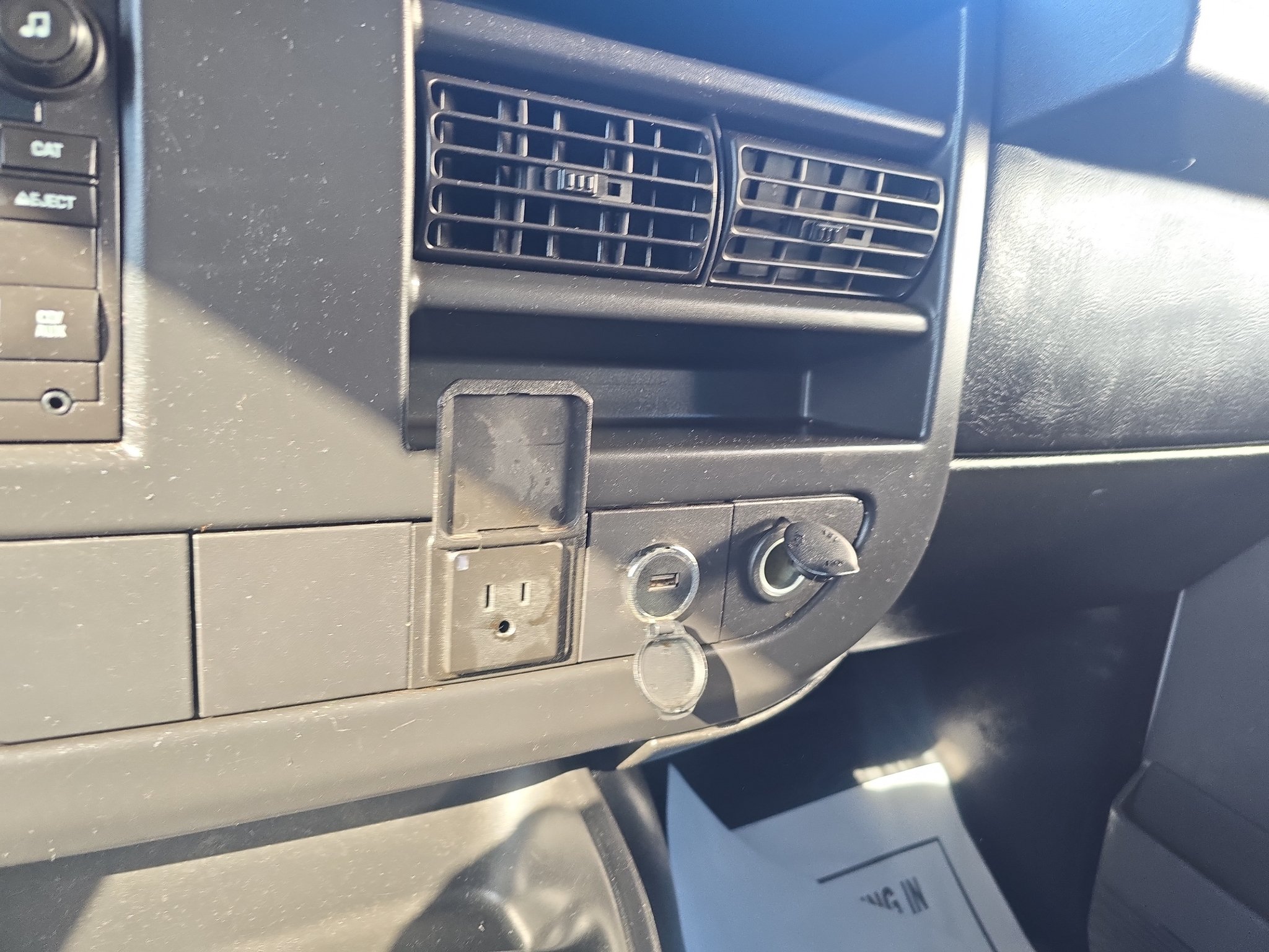 Used 2015 Chevrolet Express 2500 RWD image 26