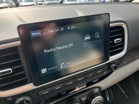 Used 2022 Hyundai Venue SEL FWD image 18
