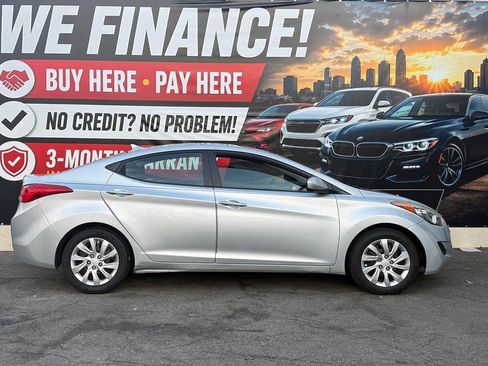 Used 2012 Hyundai Elantra GLS FWD image 3
