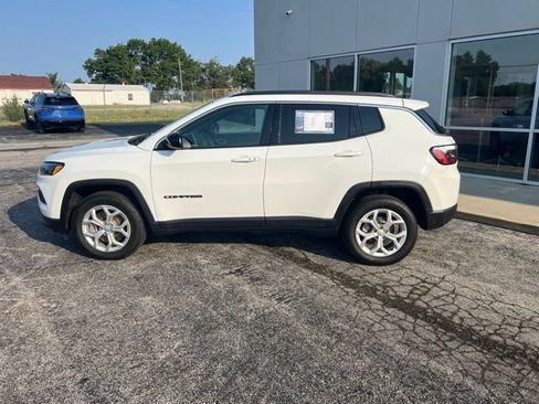 Used 2024 Jeep Compass Latitude AWD/4WD image 8