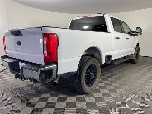 Used 2023 Ford F250 XLT AWD/4WD image 4