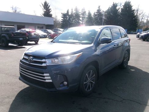 Used 2017 Toyota Highlander XLE image 1