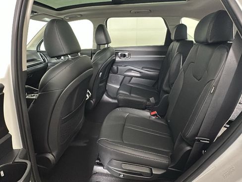 Used 2025 Kia Sorento EX w/ EX Panoramic Sunroof Package AWD/4WD image 31
