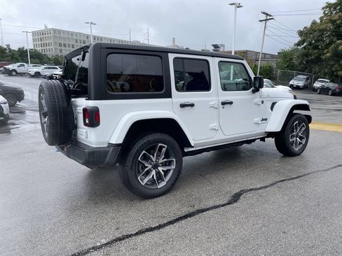 Certified 2024 Jeep Wrangler Unlimited AWD/4WD image 8