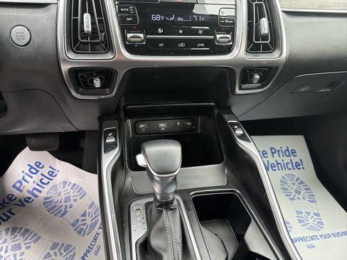 Used 2023 Kia Sorento S w/ Panoramic Sunroof Package image 17