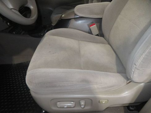 Used 2005 Toyota Sequoia SR5 AWD/4WD image 20