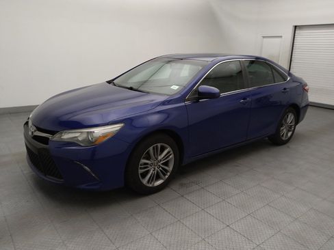 Used 2015 Toyota Camry SE FWD image 2