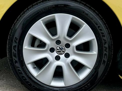 Used 2009 Volkswagen Beetle S FWD image 18
