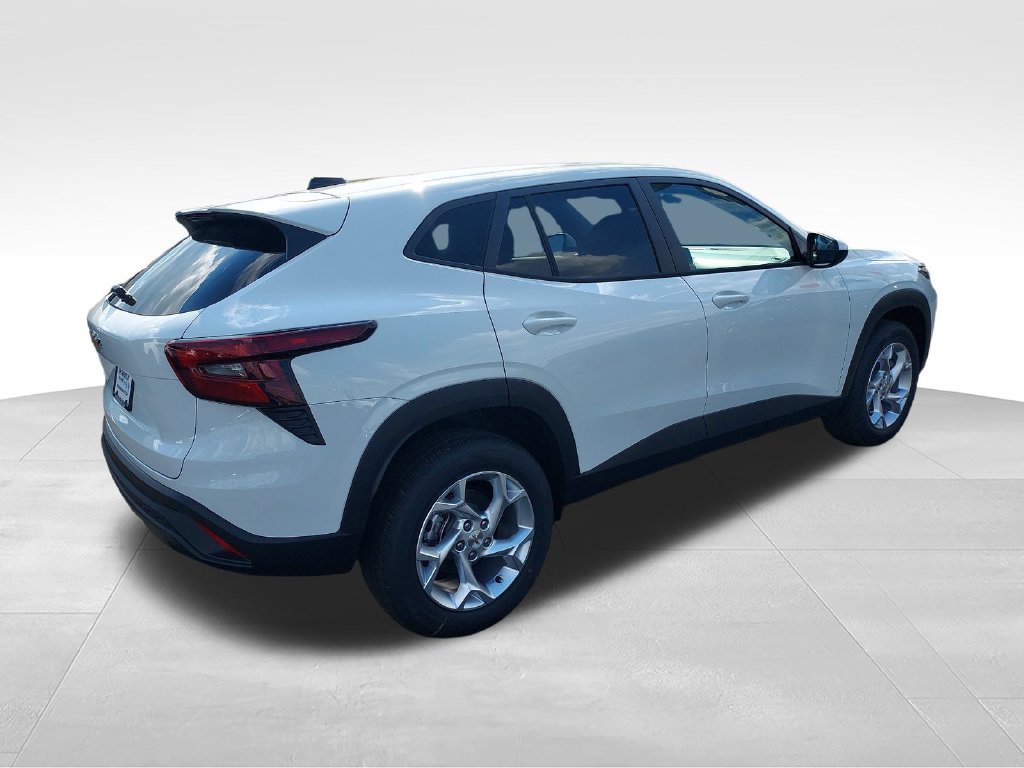 New 2026 Chevrolet Trax LS w/ LS Convenience Package FWD image 5