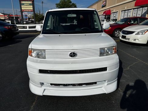 Used 2005 Scion xB FWD image 2