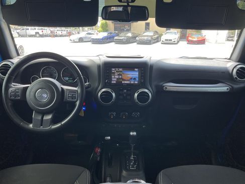 Used 2015 Jeep Wrangler Unlimited Rubicon w/ Connectivity Group AWD/4WD image 5