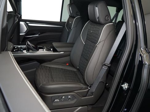 Used 2026 Cadillac Escalade ESV V AWD/4WD image 26