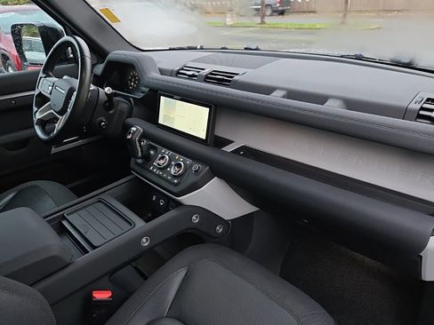 Used 2021 Land Rover Defender 110 SE image 20