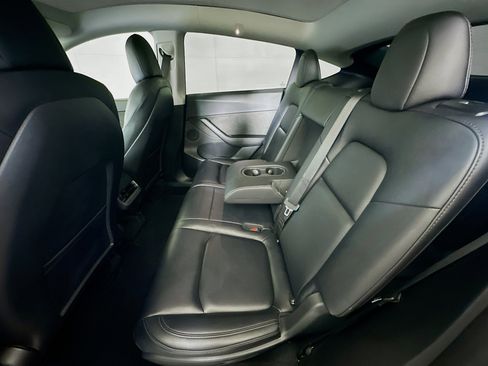 Used 2021 Tesla Model Y Long Range image 27