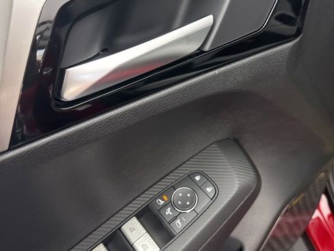 New 2025 Mitsubishi Outlander SE image 16