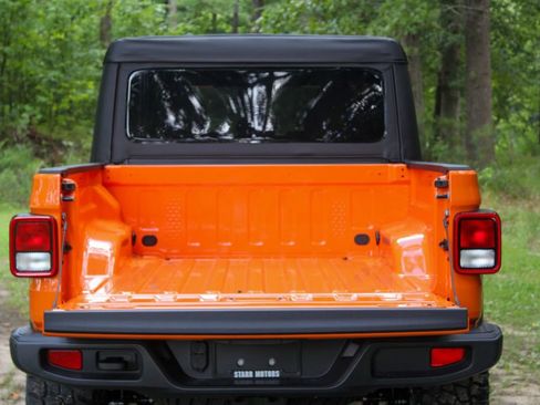 New 2025 Jeep Gladiator Sport image 5