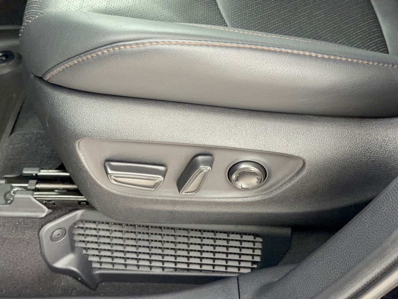 Certified 2026 Toyota Sienna Limited FWD image 16