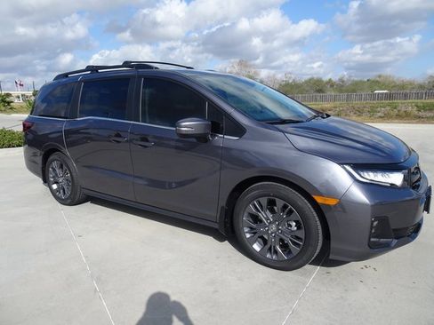 New 2026 Honda Odyssey Touring image 3