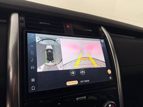 Certified 2025 Land Rover Discovery S image 22