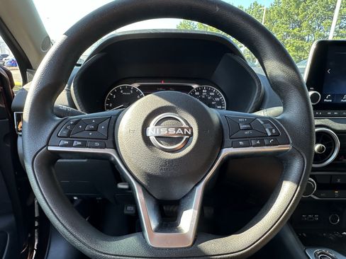 Used 2025 Nissan Sentra SV FWD image 6