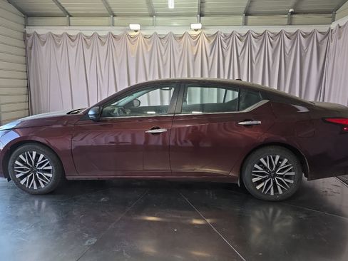 Used 2025 Nissan Altima 2.5 SV FWD image 6