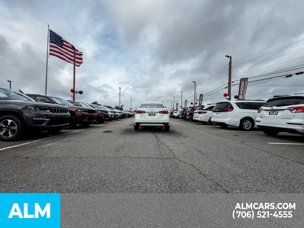 Used 2024 Nissan Versa SV FWD image 5